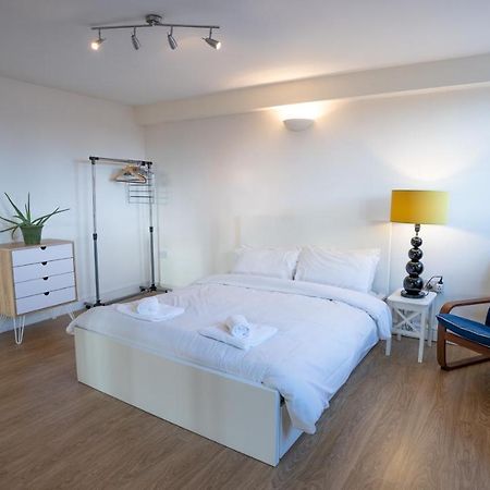 Stunning Mezzanine Apartment Near City Centre カーディフ エクステリア 写真