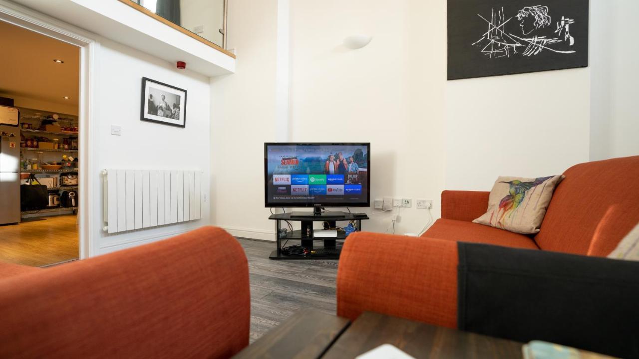 Stunning Mezzanine Apartment Near City Centre カーディフ エクステリア 写真