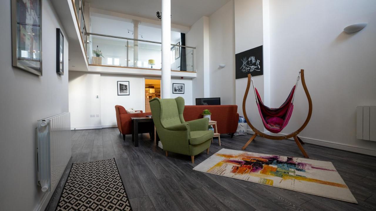 Stunning Mezzanine Apartment Near City Centre カーディフ エクステリア 写真