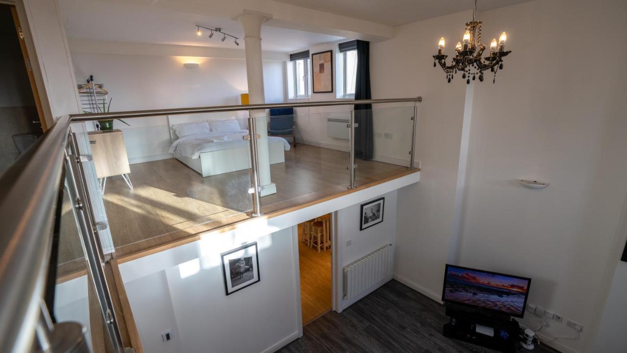 Stunning Mezzanine Apartment Near City Centre カーディフ エクステリア 写真