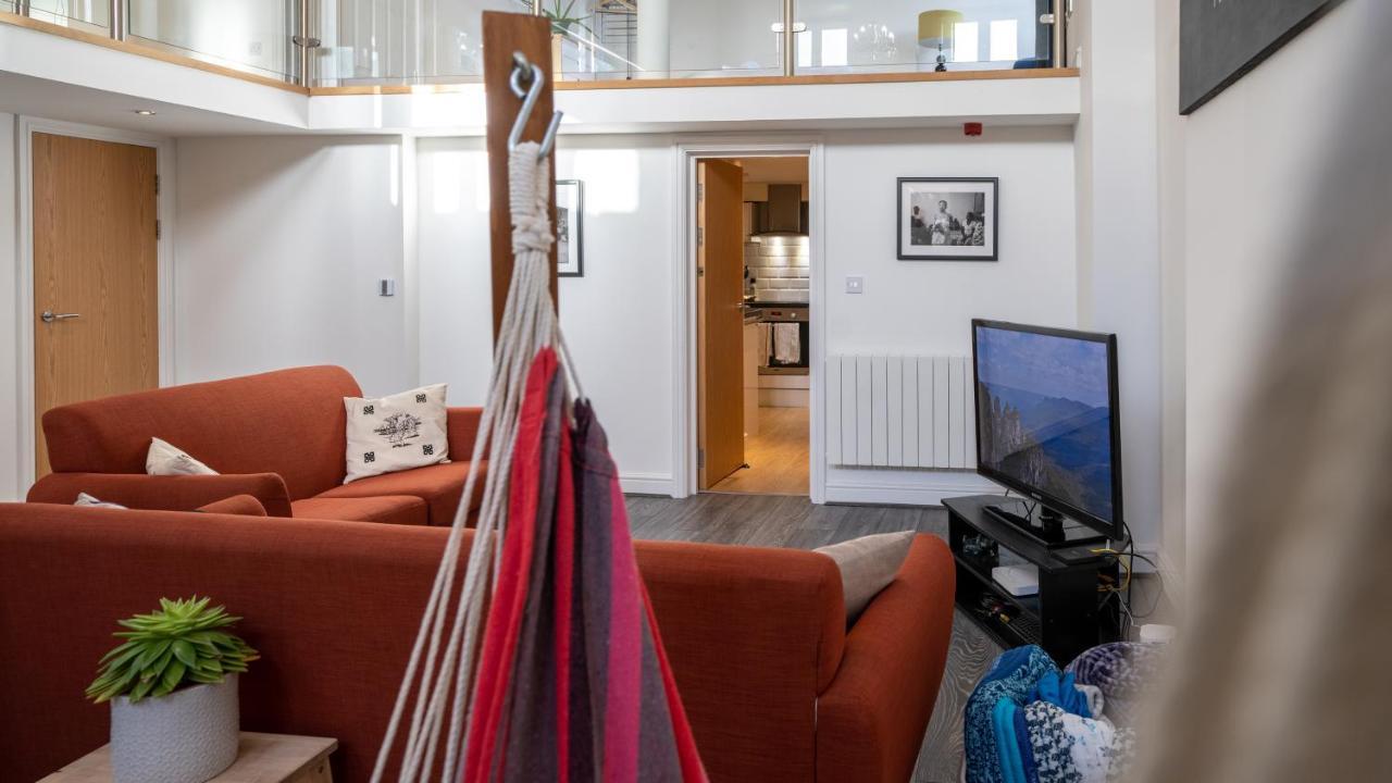 Stunning Mezzanine Apartment Near City Centre カーディフ エクステリア 写真