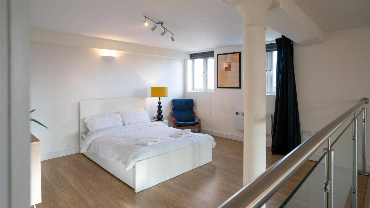 Stunning Mezzanine Apartment Near City Centre カーディフ エクステリア 写真