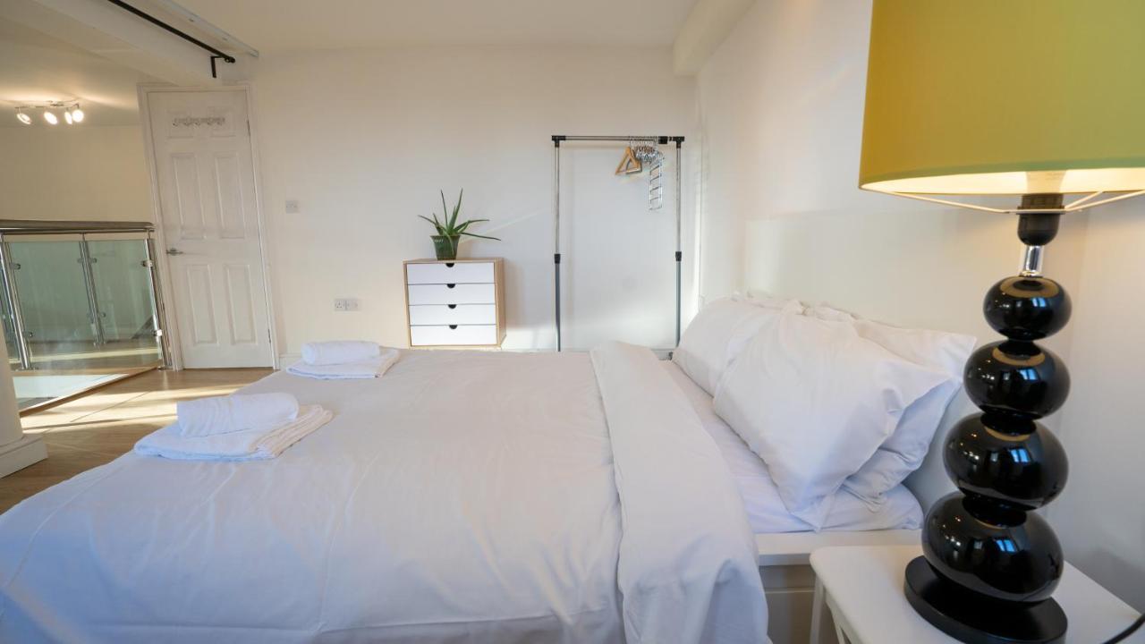 Stunning Mezzanine Apartment Near City Centre カーディフ エクステリア 写真